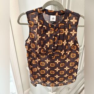 Sleeveless Cabi top like new. XS